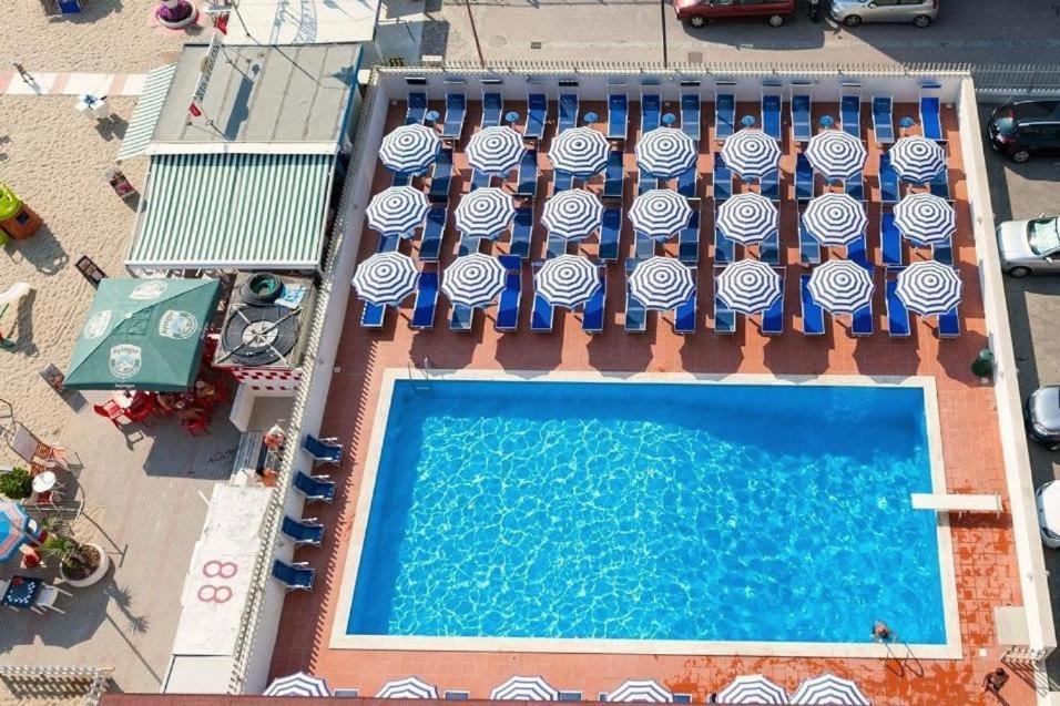 Hotel Majestic Беллария-Иджеа-Марина Экстерьер фото