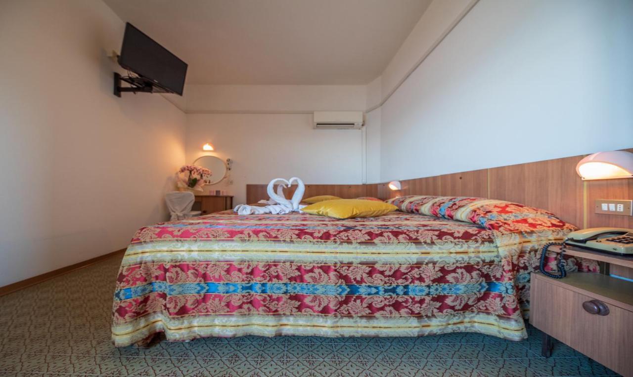 Hotel Majestic Беллария-Иджеа-Марина Экстерьер фото