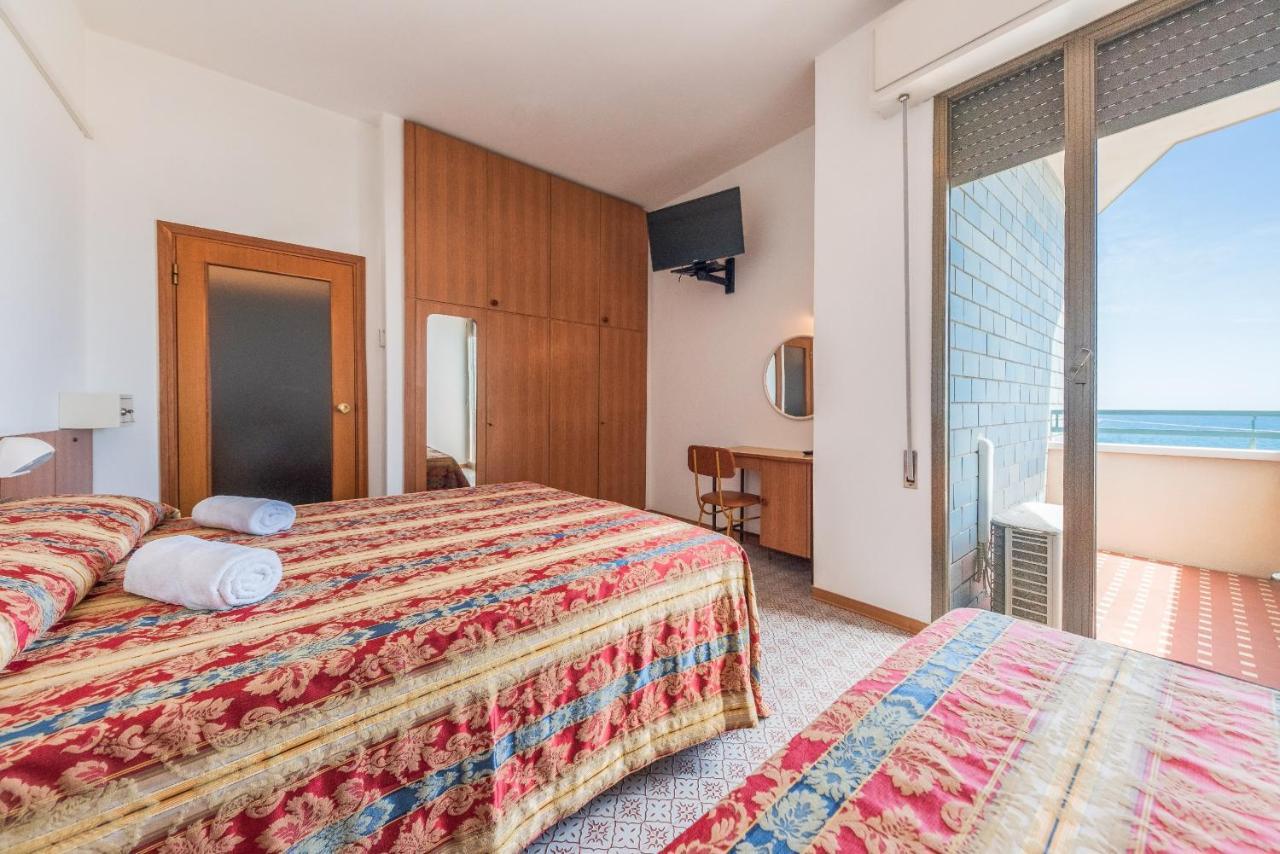 Hotel Majestic Беллария-Иджеа-Марина Экстерьер фото